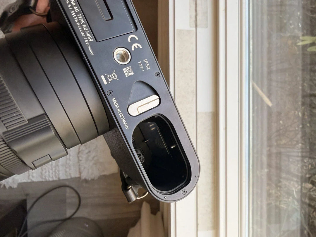 Leica Q2 Monochrom 47.3MP Compact Digital Camera - Black ++ 2 Batteries + Leica