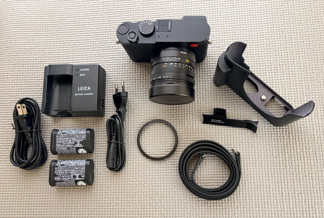 Leica Q2 47.3 MP Digital SLR Camera - Pristine condition w/extras