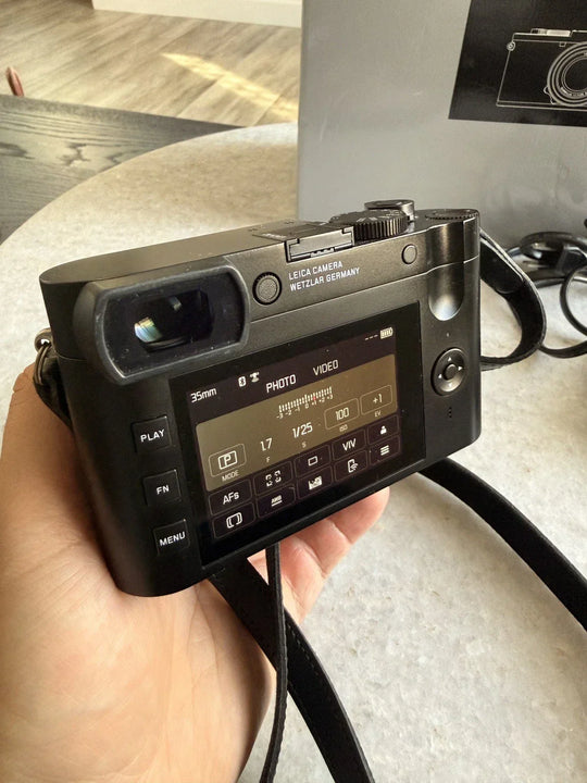 Leica Q2 – 47.3MP Compact Digital Camera - Black