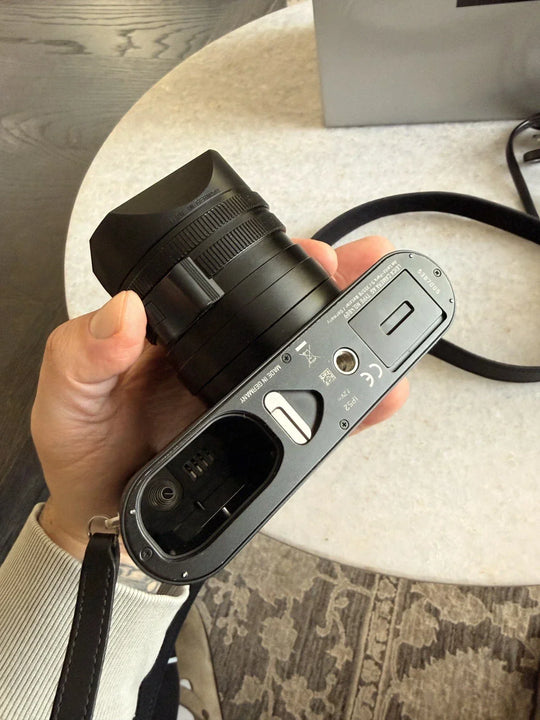 Leica Q2 – 47.3MP Compact Digital Camera - Black