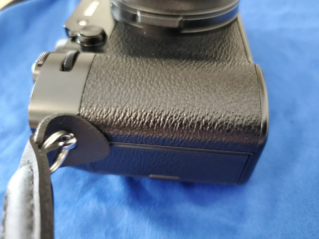 MINT Fujifilm X100VI Camera, 800 Shutter Actions, Under Warranty, Box w/ Papers