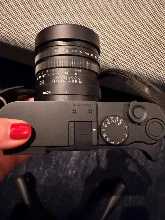 Leica Q2 Monochrom 47.3MP Compact Digital Camera - Black ++ 2 Batteries + Leica