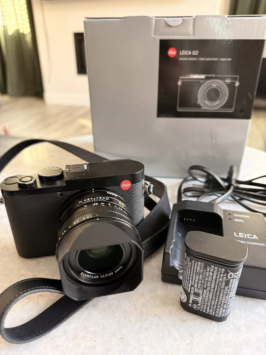 Leica Q2 – 47.3MP Compact Digital Camera - Black