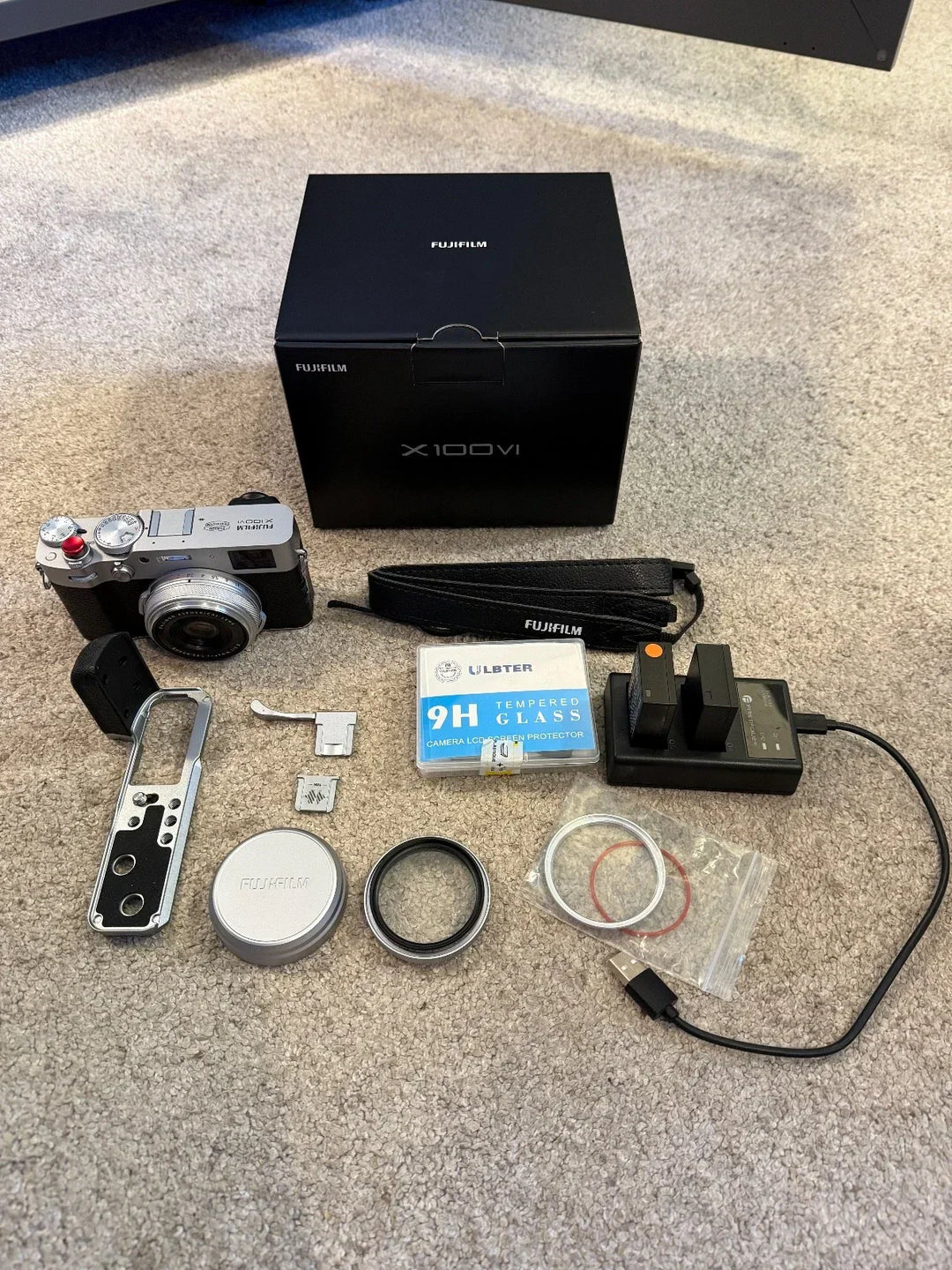 Fujifilm X100VI Camera (SILVER) - Lots of accessories - USED and working great!